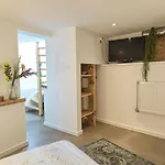 Tiny Beachhouse Pensionat 4*