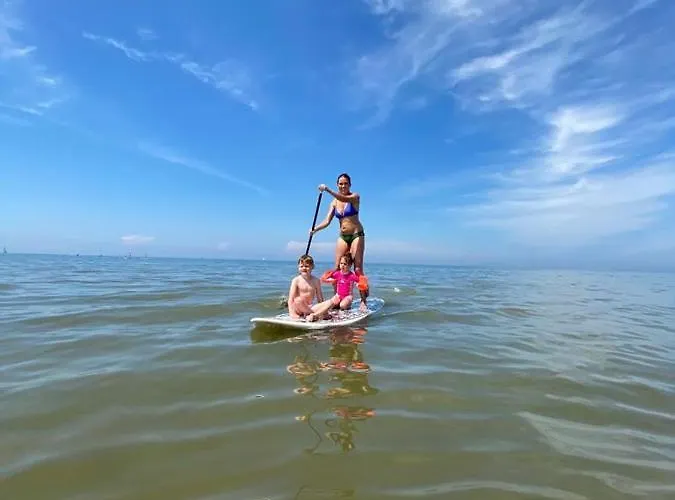 بيت ضيافة Tiny Beachhouse